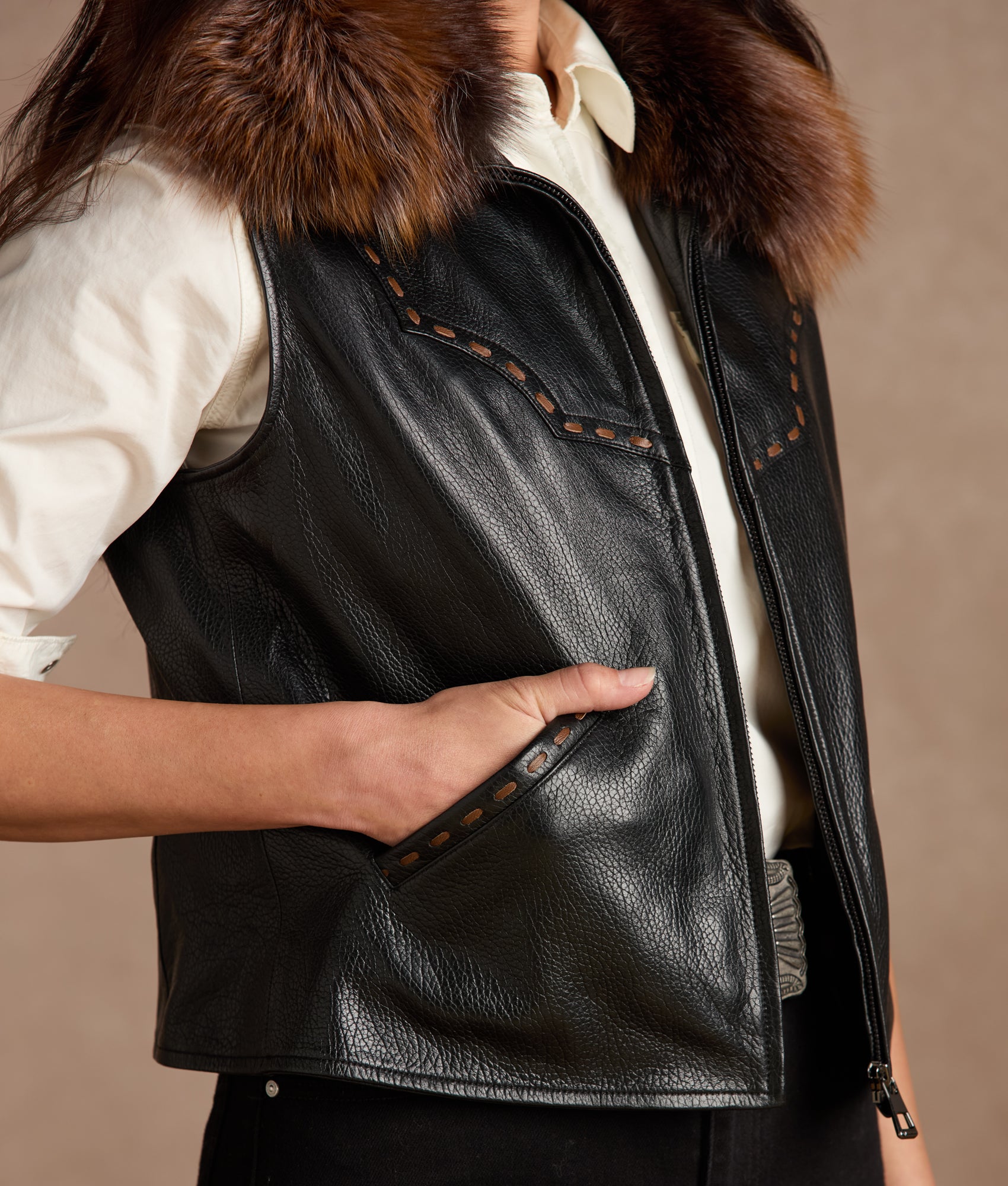 Aspen Leather Vest With Fox Collar :: Black - Image 4