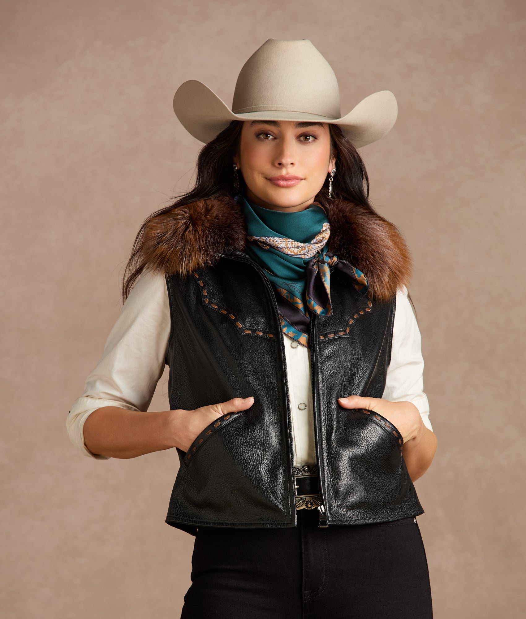 Aspen Leather Vest With Fox Collar :: Black - Image 2