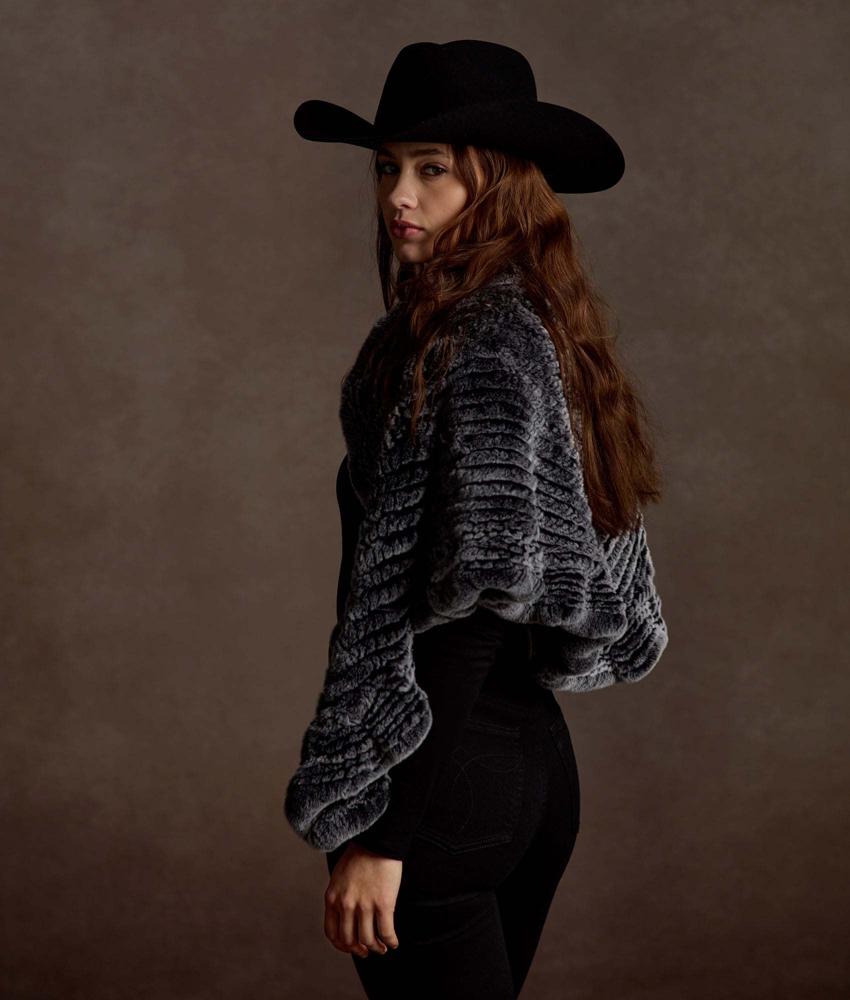 Ashley Fur Poncho :: Black - Image 10