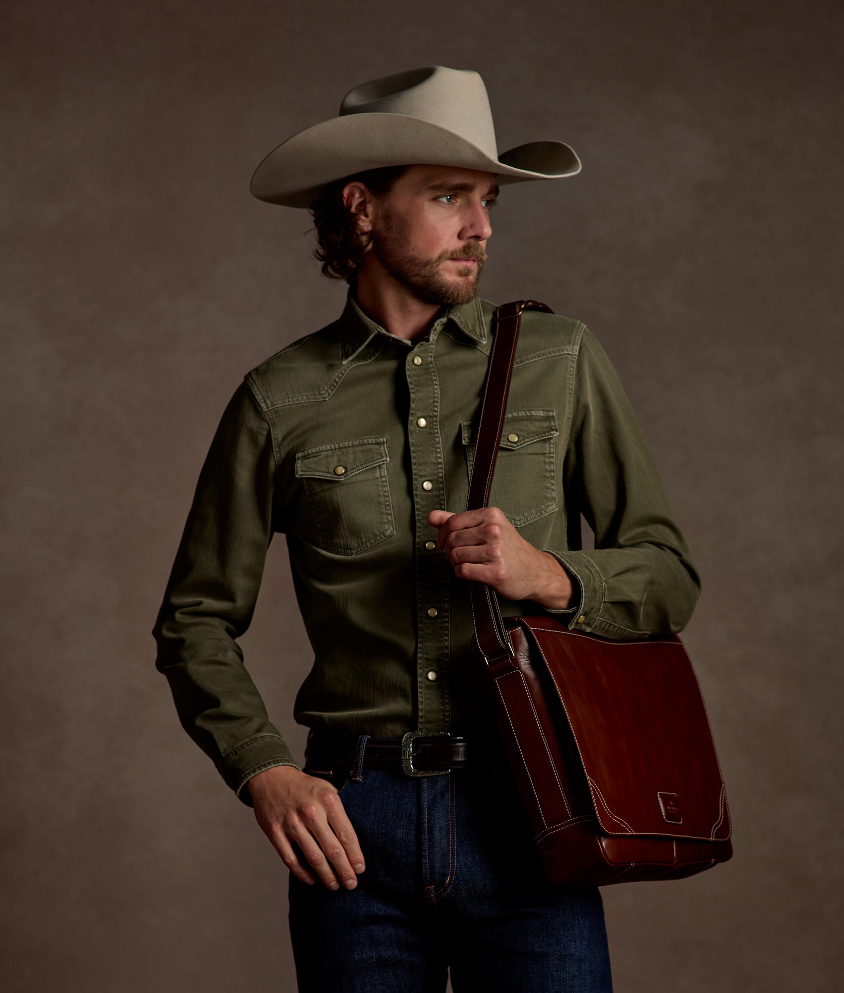 Everyday Messenger Bag :: Brown - Image 6