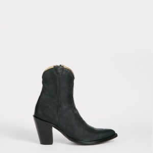 Violet :: Black