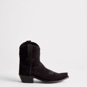 Elena :: Black